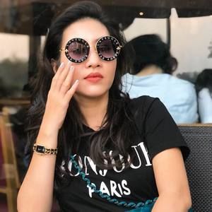 Meet your Posher, Ngan ha